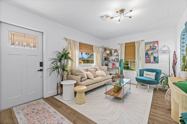 423 W Ocean Avenue, Lantana, FL 33462