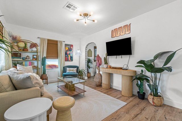 423 W Ocean Avenue, Lantana, FL 33462