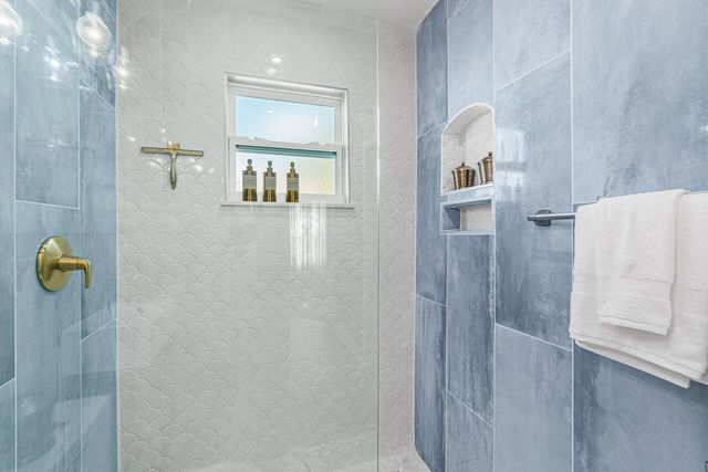 423 W Ocean Avenue, Lantana, FL 33462