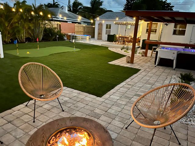 423 W Ocean Avenue, Lantana, FL 33462