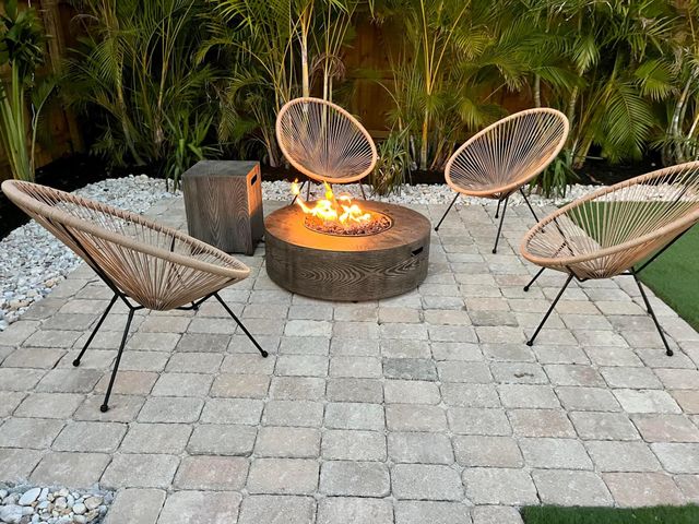 423 W Ocean Avenue, Lantana, FL 33462