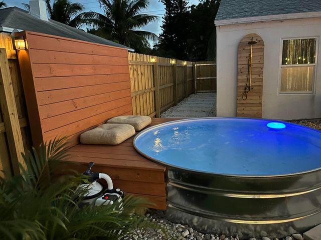 423 W Ocean Avenue, Lantana, FL 33462