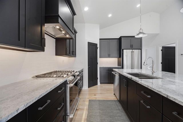 396 ALDON CIRCLE, Green Bay, WI 54304