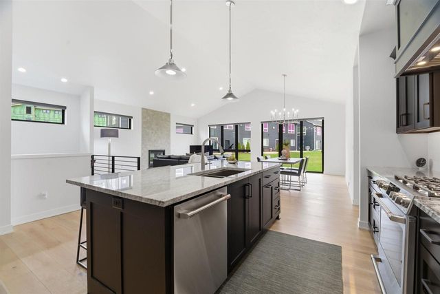 396 ALDON CIRCLE, Green Bay, WI 54304