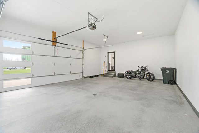 396 ALDON CIRCLE, Green Bay, WI 54304