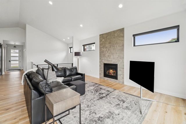 396 ALDON CIRCLE, Green Bay, WI 54304