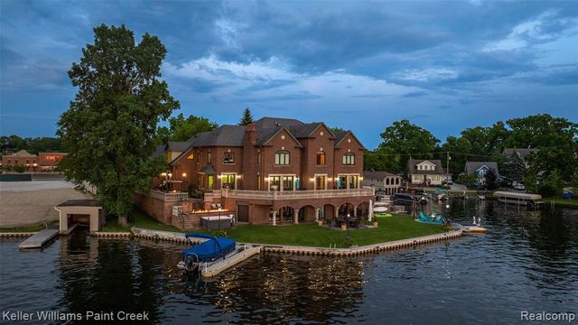 328 S Broadway Street, Lake Orion, MI 48362