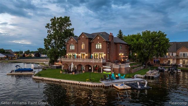 328 S Broadway Street, Lake Orion, MI 48362