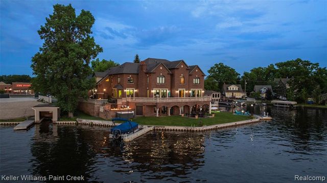 328 S Broadway Street, Lake Orion, MI 48362