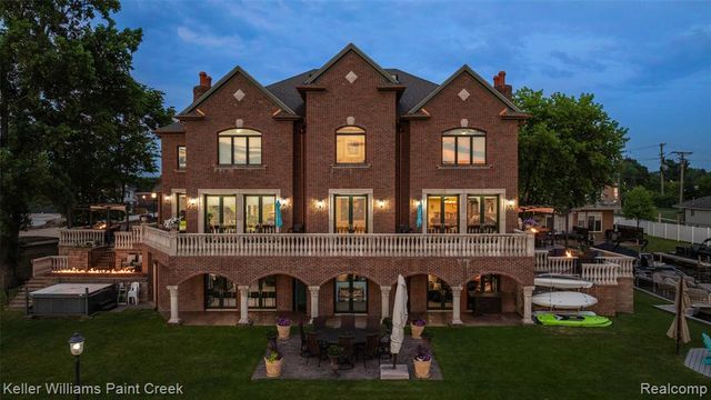 328 S Broadway Street, Lake Orion, MI 48362