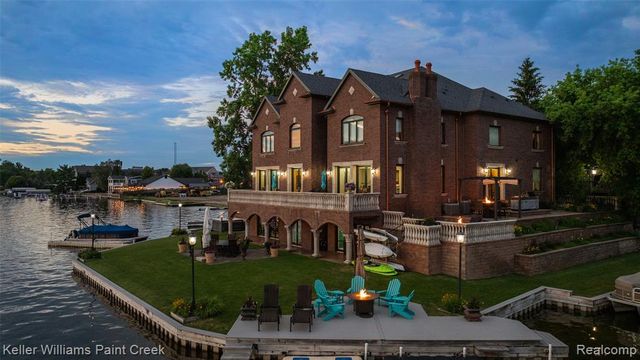 328 S Broadway Street, Lake Orion, MI 48362