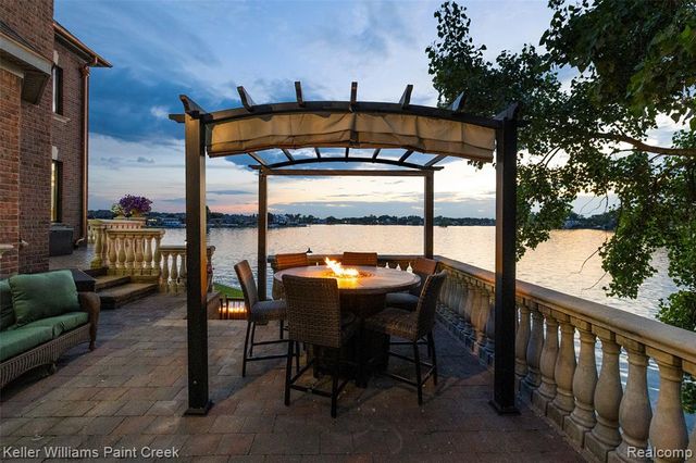 328 S Broadway Street, Lake Orion, MI 48362