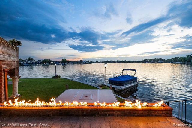 328 S Broadway Street, Lake Orion, MI 48362