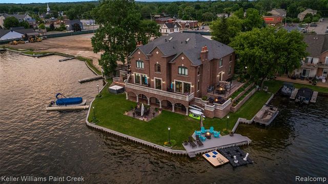 328 S Broadway Street, Lake Orion, MI 48362