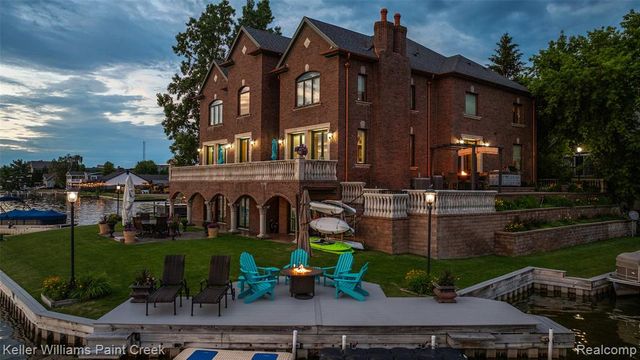 328 S Broadway Street, Lake Orion, MI 48362