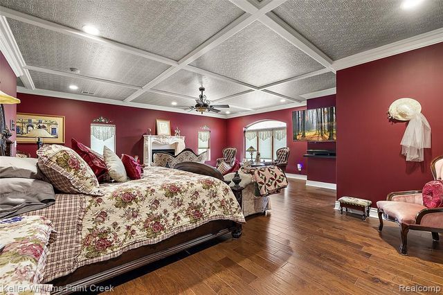 328 S Broadway Street, Lake Orion, MI 48362