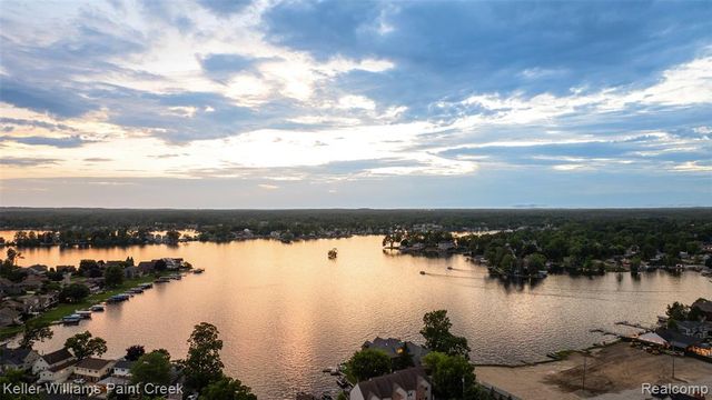 328 S Broadway Street, Lake Orion, MI 48362