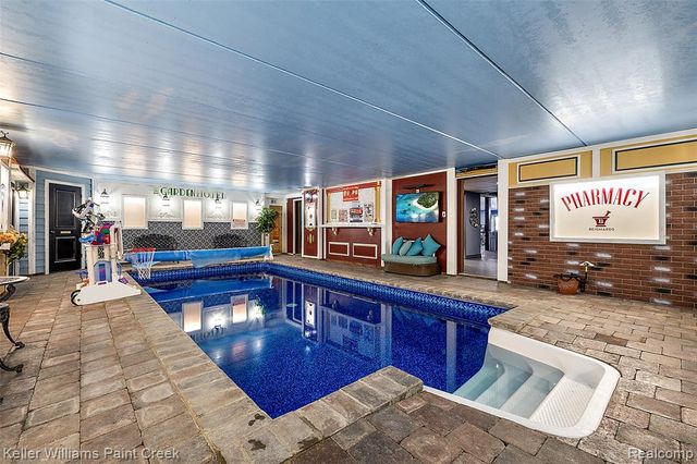 328 S Broadway Street, Lake Orion, MI 48362