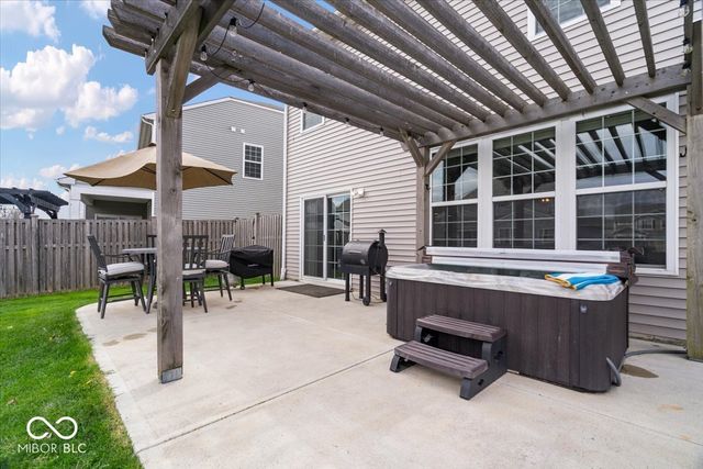 6638 Keepsake Drive, Whitestown, IN 46075