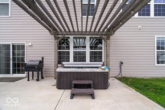 6638 Keepsake Drive, Whitestown, IN 46075