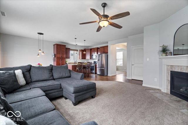 6638 Keepsake Drive, Whitestown, IN 46075