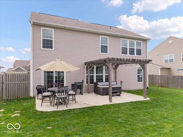 6638 Keepsake Drive, Whitestown, IN 46075