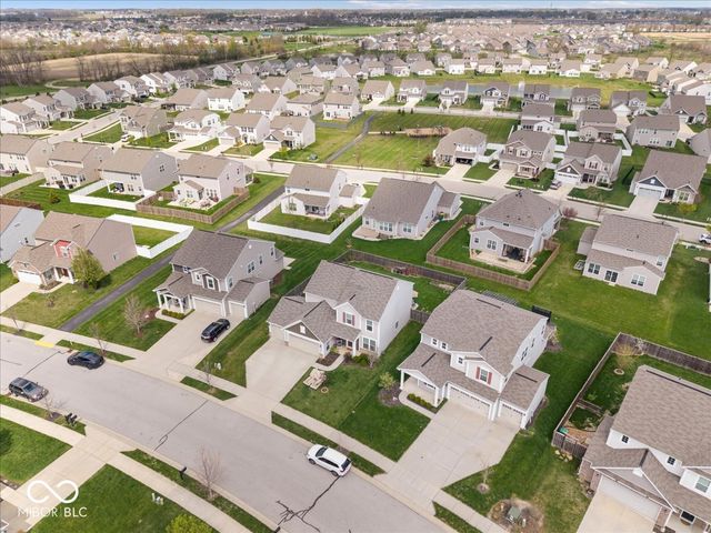 6638 Keepsake Drive, Whitestown, IN 46075