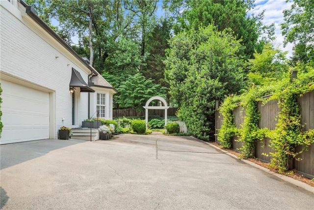 885 Carlton Ridge NE, Atlanta, GA 30342