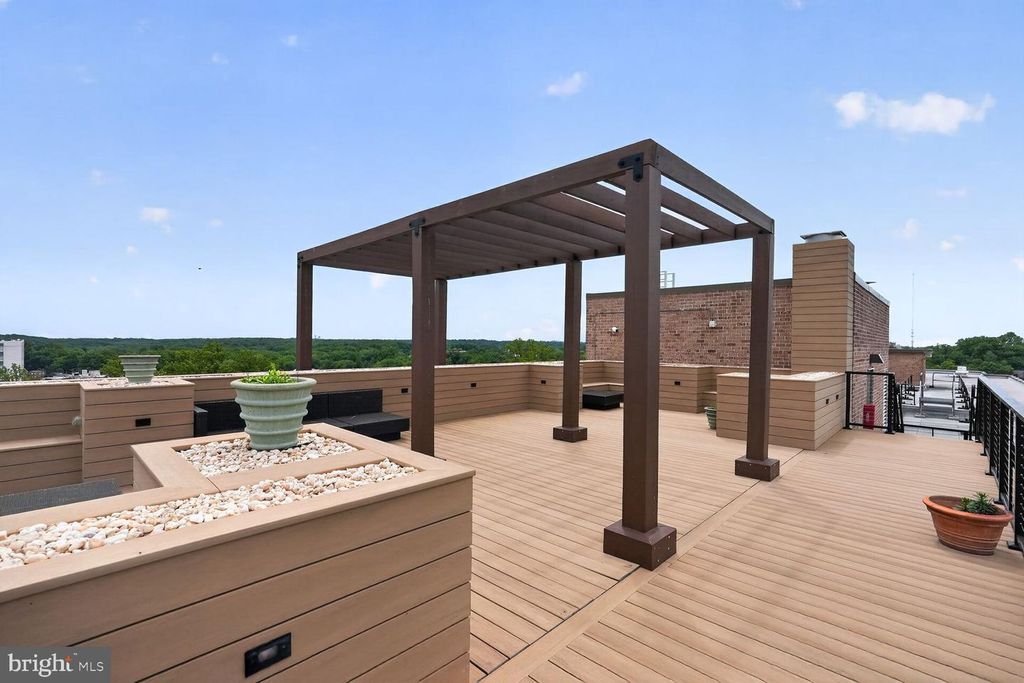 Image 16 of property listing at 1900 LYTTONSVILLE RD #1217, Silver Spring, MD 20910