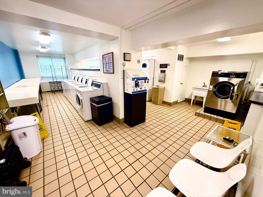 Image 18 of property listing at 1900 LYTTONSVILLE RD #1217, Silver Spring, MD 20910