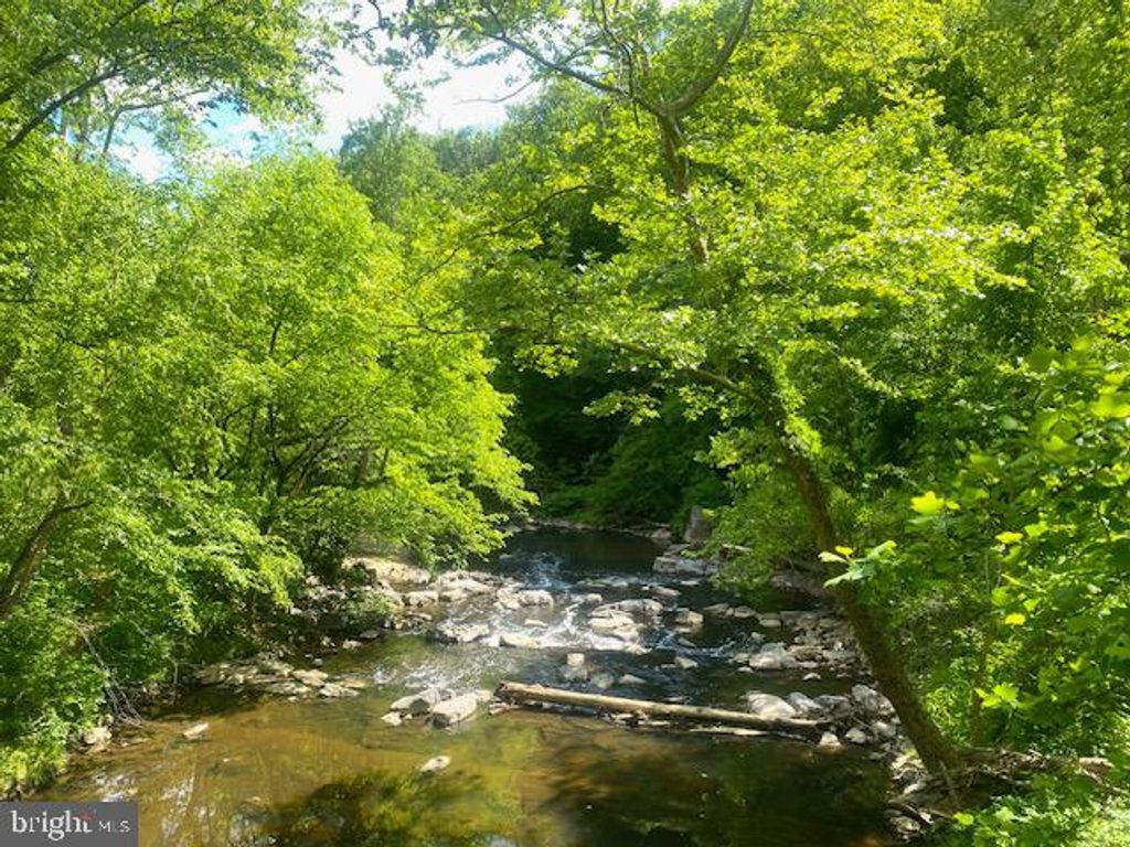 Image 19 of property listing at 1900 LYTTONSVILLE RD #1217, Silver Spring, MD 20910