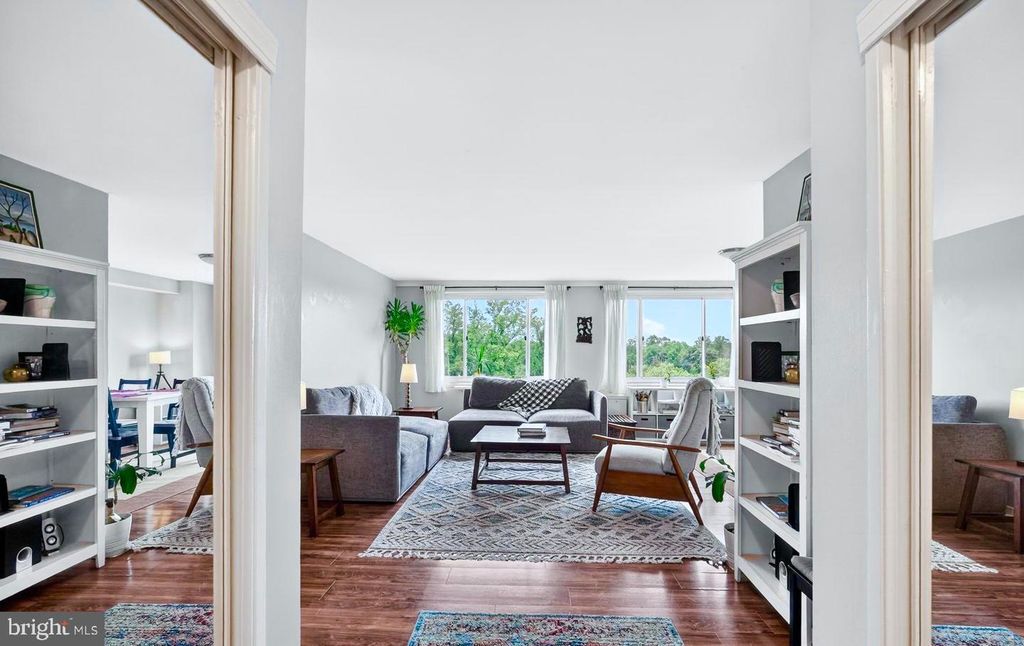Image 3 of property listing at 1900 LYTTONSVILLE RD #1217, Silver Spring, MD 20910
