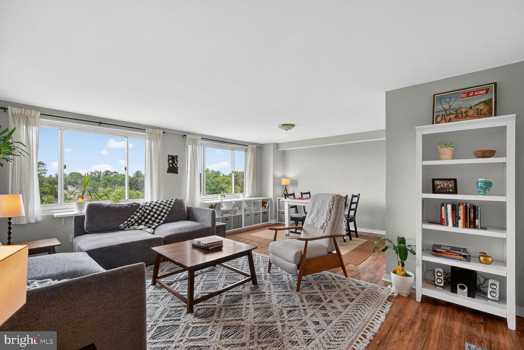 Image 4 of property listing at 1900 LYTTONSVILLE RD #1217, Silver Spring, MD 20910