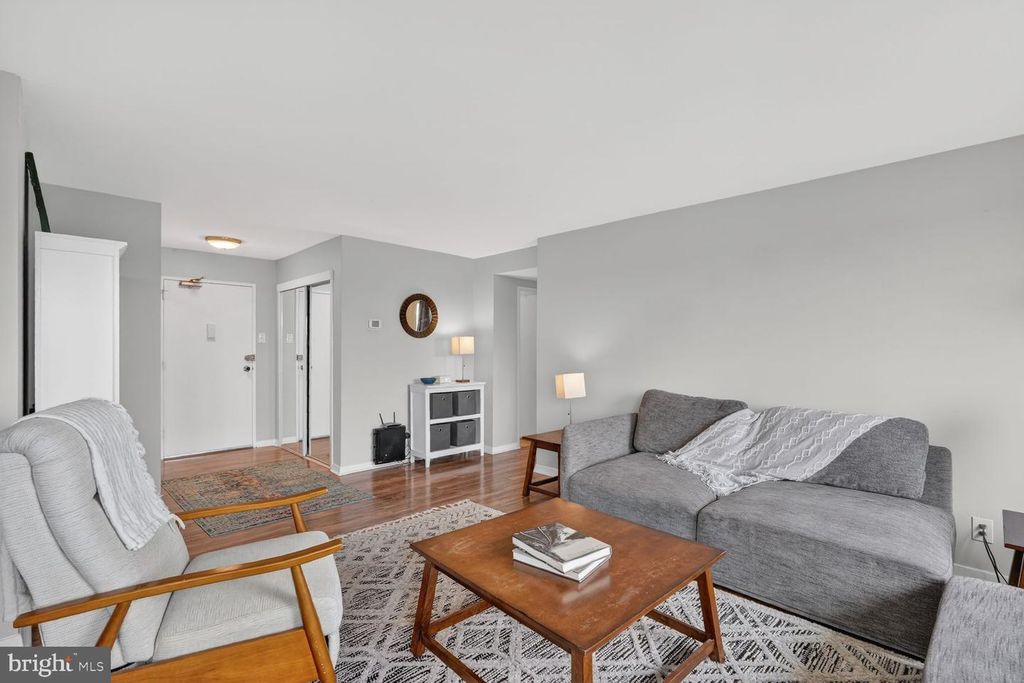 Image 5 of property listing at 1900 LYTTONSVILLE RD #1217, Silver Spring, MD 20910