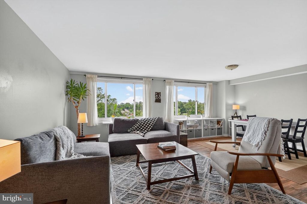 Image 6 of property listing at 1900 LYTTONSVILLE RD #1217, Silver Spring, MD 20910