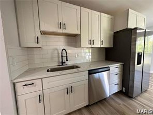 11093 Saturn Drive, Maryland Heights, MO 63043