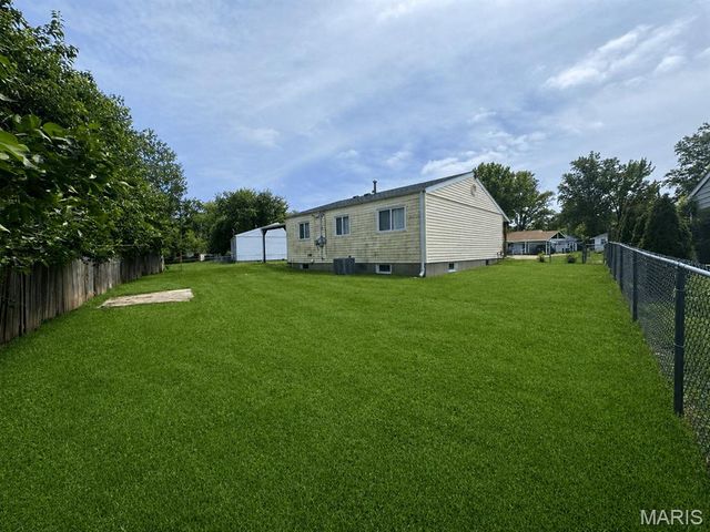 11093 Saturn Drive, Maryland Heights, MO 63043
