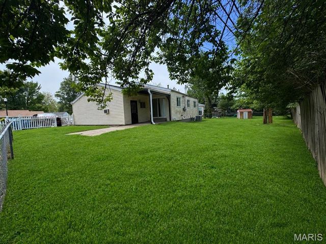 11093 Saturn Drive, Maryland Heights, MO 63043
