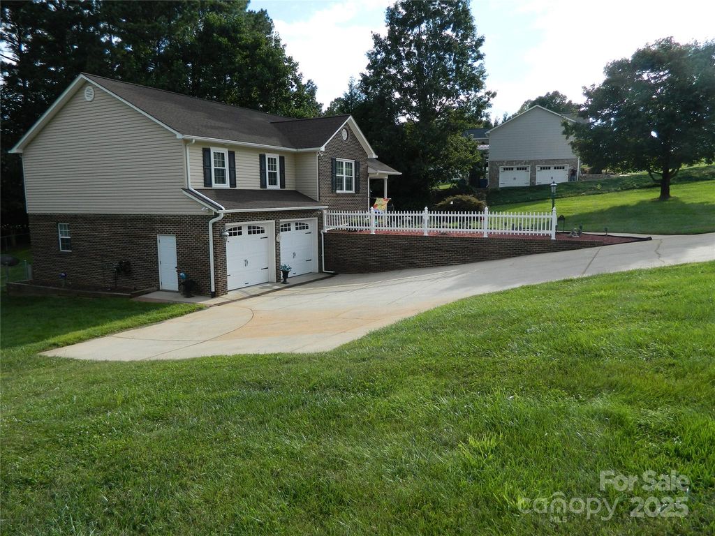 3111 Dry Ponds Road, Granite Falls, NC 28630