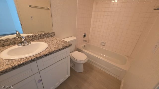 8600 CHARLESTON Boulevard 2124, Las Vegas, NV 89145