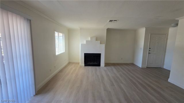 8600 CHARLESTON Boulevard 2124, Las Vegas, NV 89145