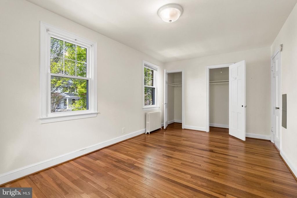 Image 11 of property listing at 8009 MAPLE RIDGE RD, Bethesda, MD 20814