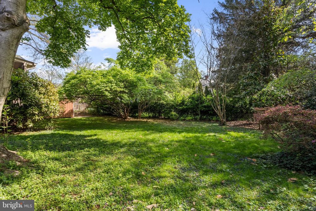 Image 15 of property listing at 8009 MAPLE RIDGE RD, Bethesda, MD 20814