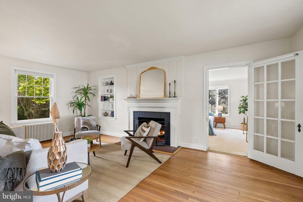 Image 4 of property listing at 8009 MAPLE RIDGE RD, Bethesda, MD 20814