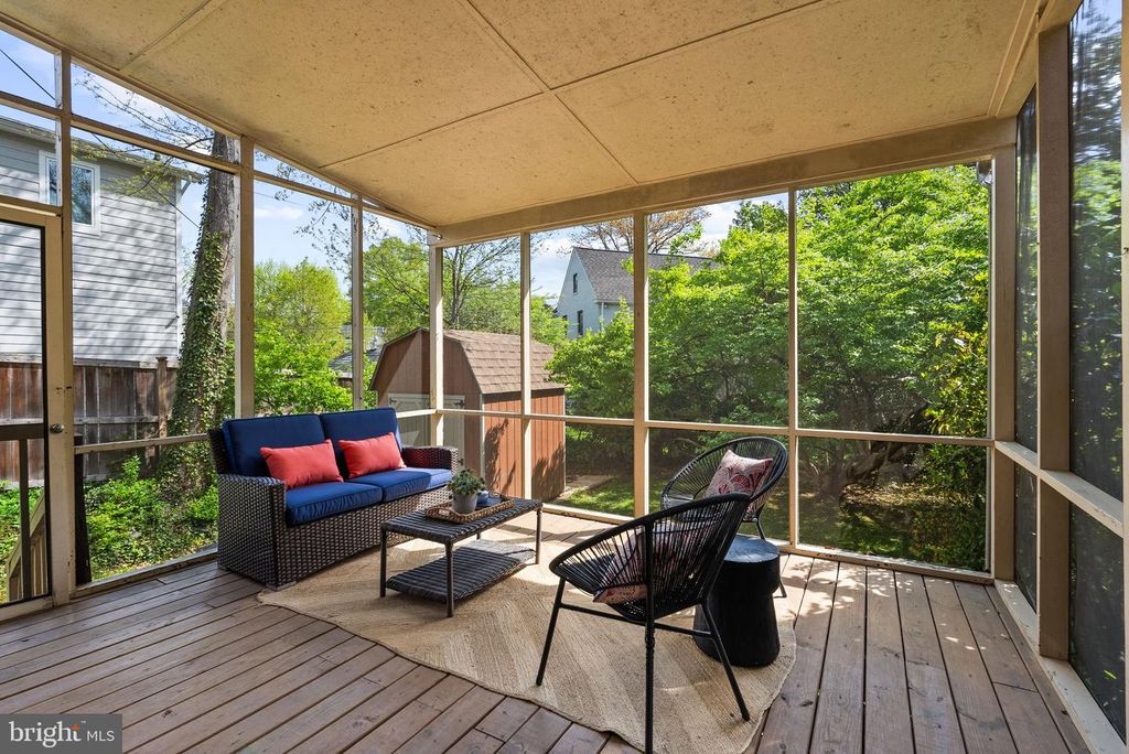 Image 7 of property listing at 8009 MAPLE RIDGE RD, Bethesda, MD 20814