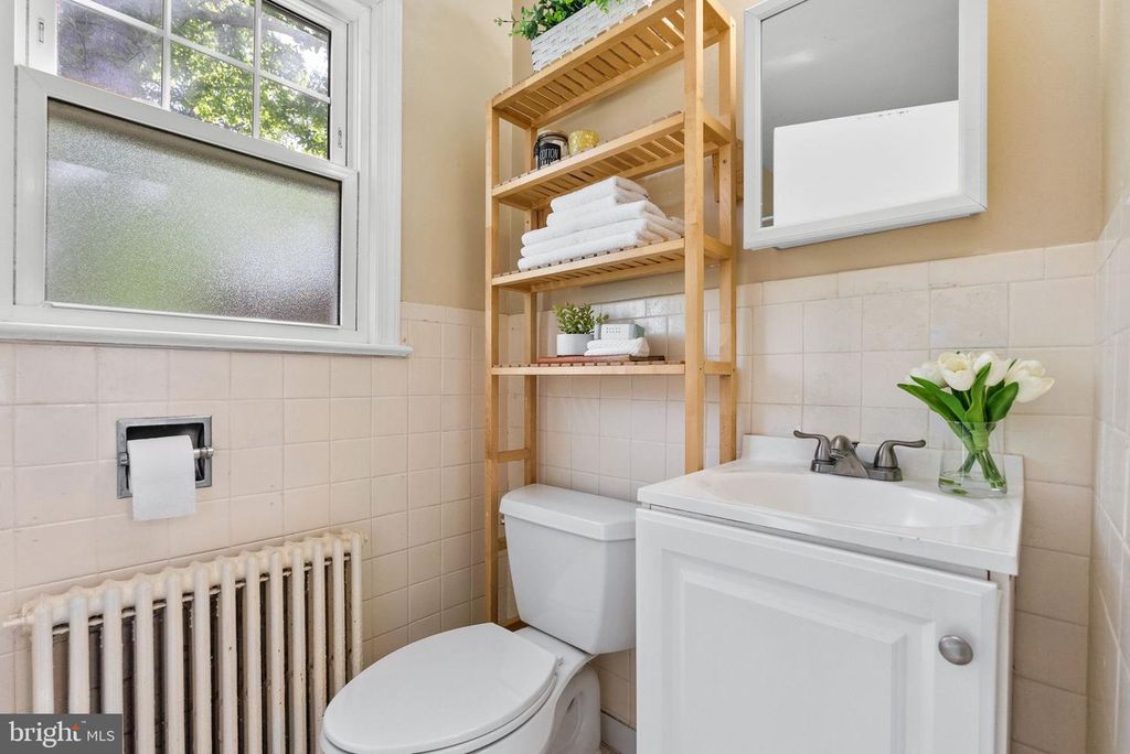 Image 9 of property listing at 8009 MAPLE RIDGE RD, Bethesda, MD 20814