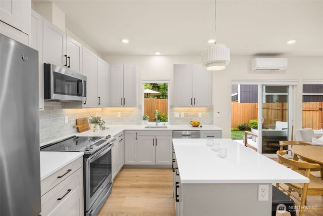 6226 7th Avenue NW, Seattle, WA 98107