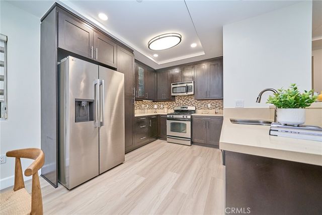 5525 W Olympic Boulevard 202, Los Angeles, CA 90036