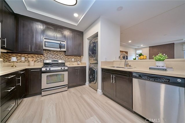 5525 W Olympic Boulevard 202, Los Angeles, CA 90036