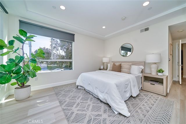 5525 W Olympic Boulevard 202, Los Angeles, CA 90036
